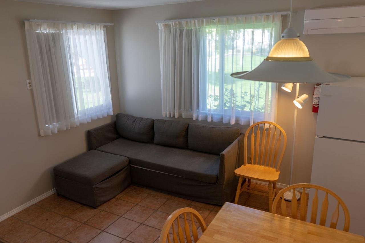 Sandy Beach Suites Осойос Екстериор снимка