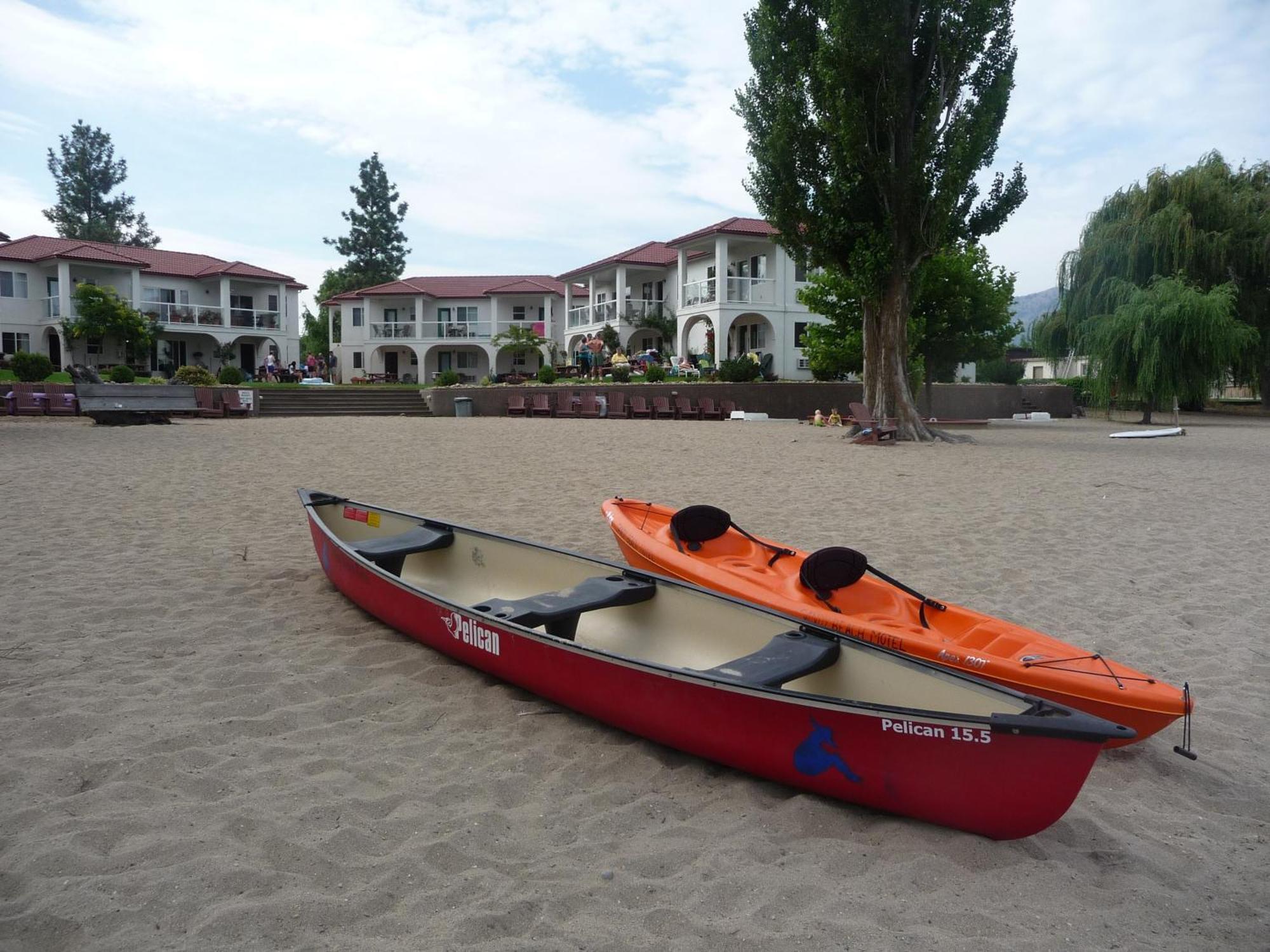 Sandy Beach Suites Осойос Екстериор снимка